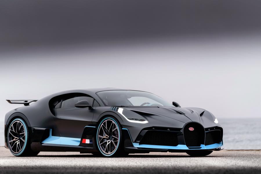  Bugatti Divo 2018 года  (фото 35 из 46)